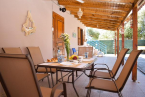Malou Garden House Near The Beach